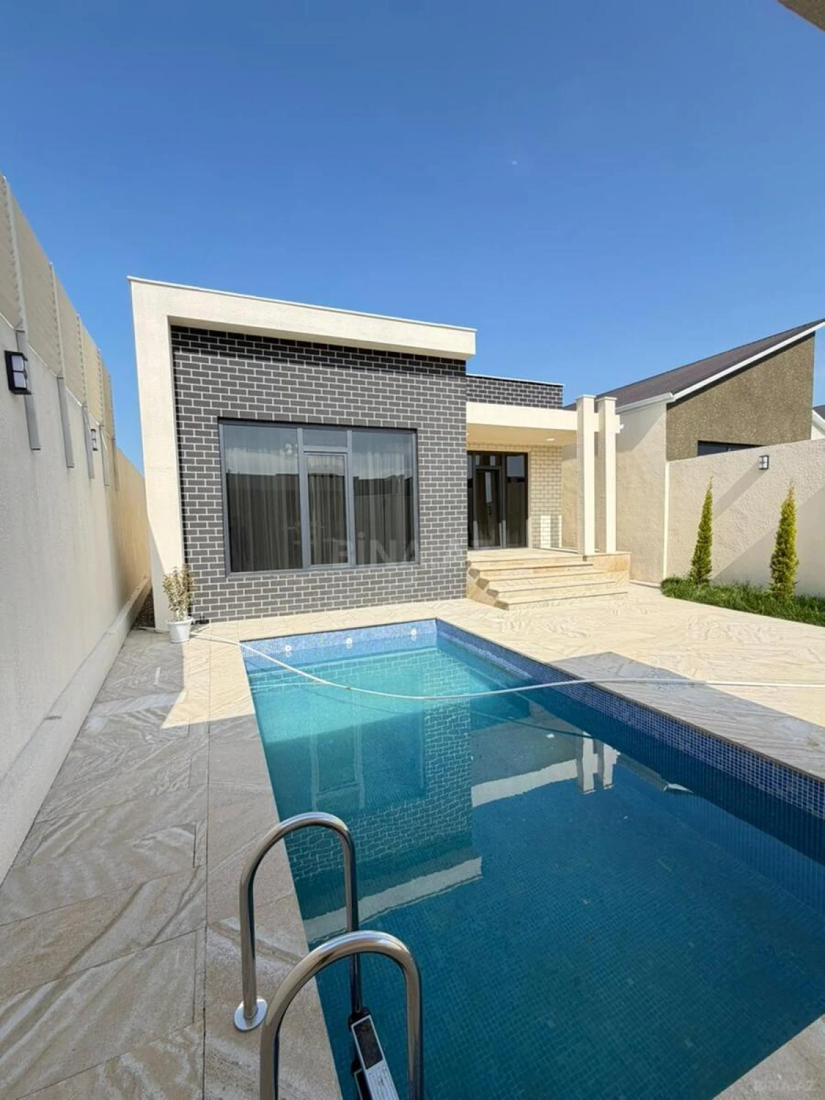 Satılır 4 otaqlı həyət evi 150 m²