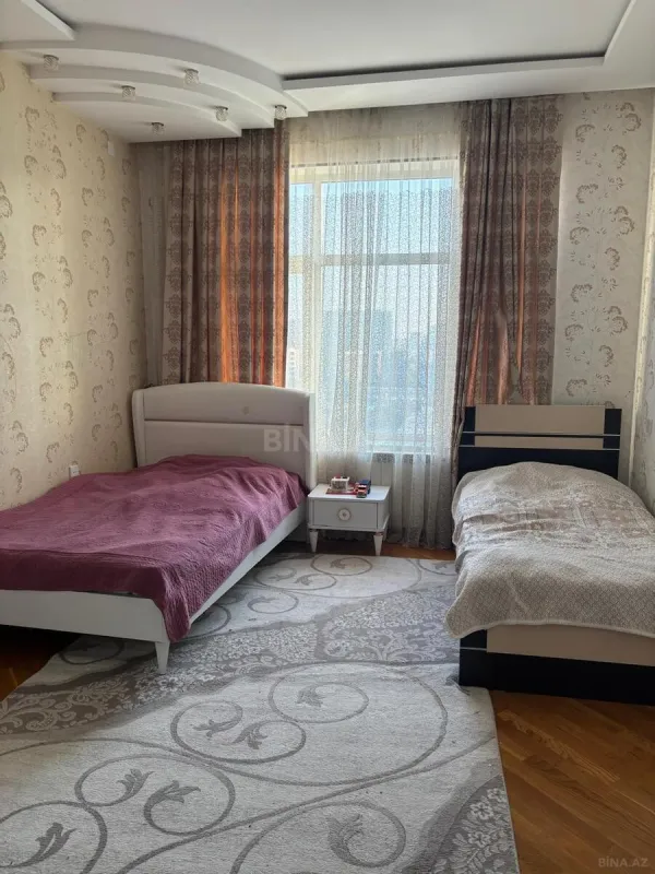 Satılır 4 otaqlı mənzil 145 m²