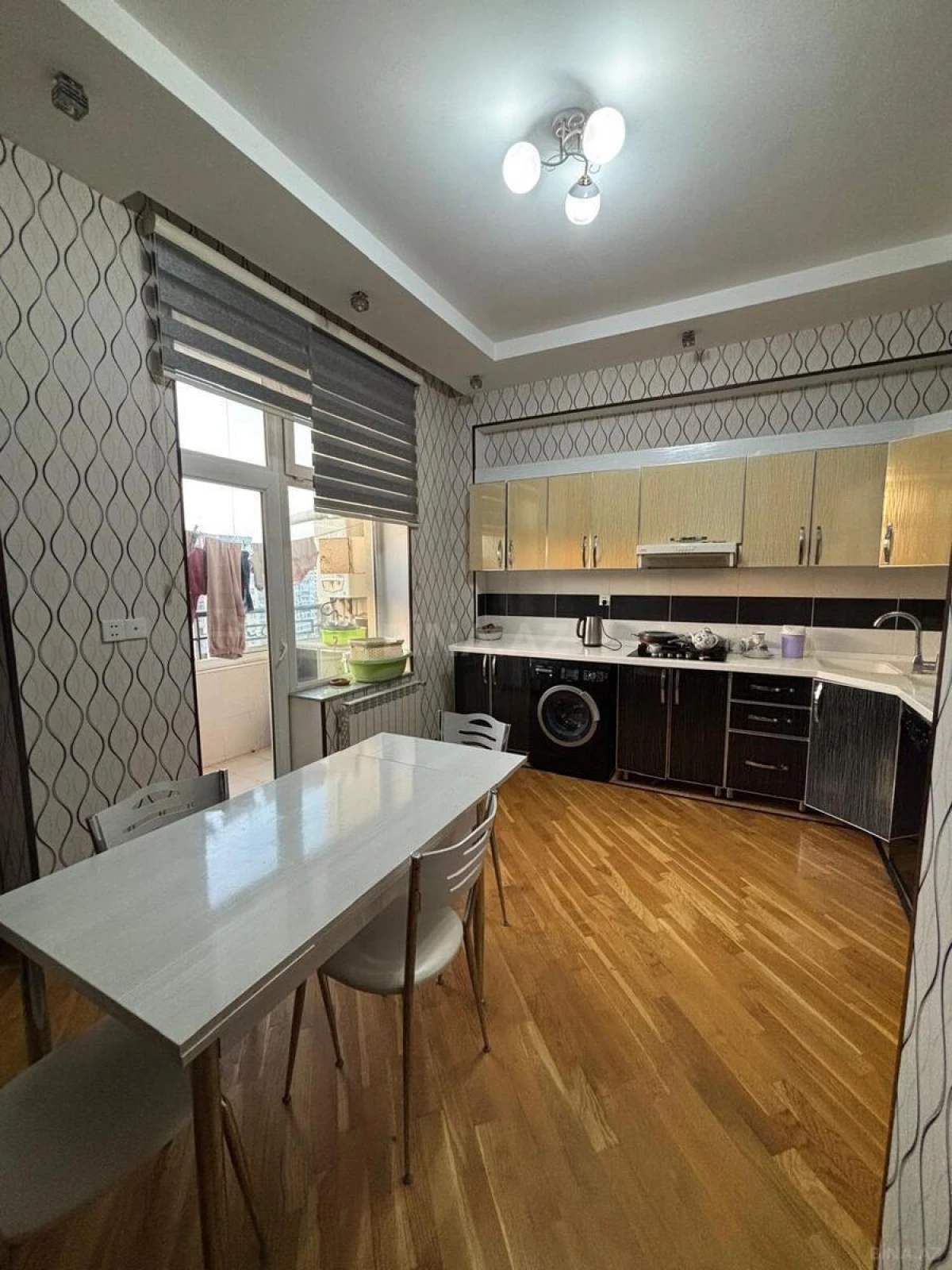 Satılır 4 otaqlı mənzil 145 m²