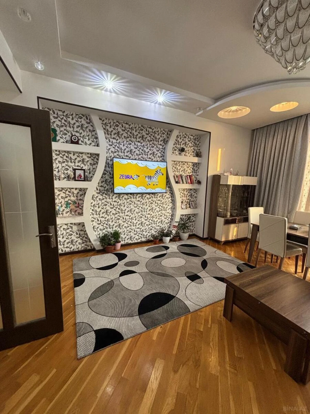 Satılır 4 otaqlı mənzil 145 m²