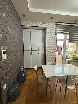 Satılır 4 otaqlı mənzil 145 m²