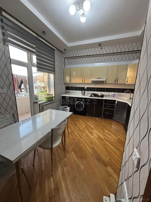Satılır 4 otaqlı mənzil 145 m²