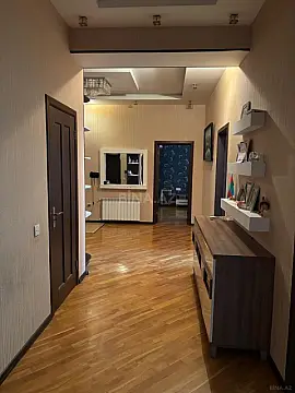 Satılır 4 otaqlı mənzil 145 m²