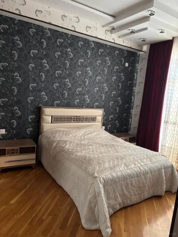Satılır 4 otaqlı mənzil 145 m²