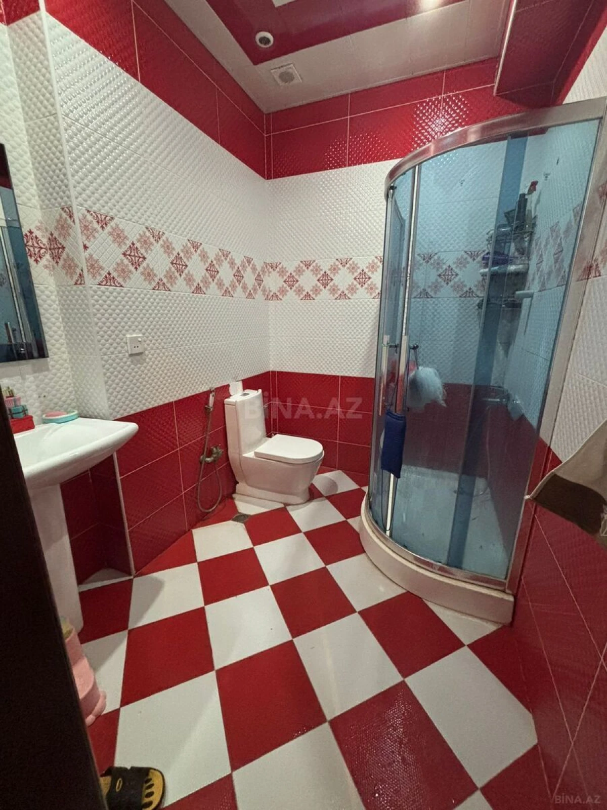Satılır 4 otaqlı mənzil 145 m²
