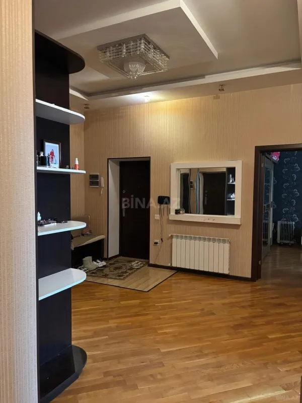 Satılır 4 otaqlı mənzil 145 m²