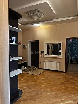 Satılır 4 otaqlı mənzil 145 m²