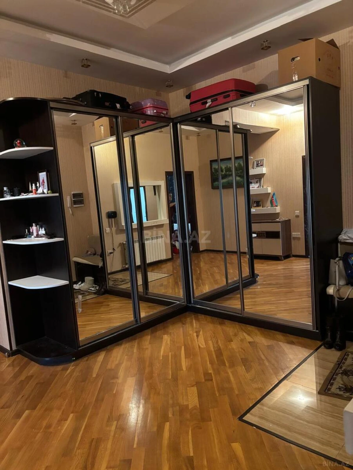 Satılır 4 otaqlı mənzil 145 m²