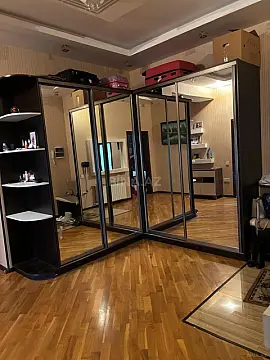 Satılır 4 otaqlı mənzil 145 m²