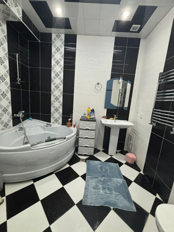 Satılır 4 otaqlı mənzil 145 m²