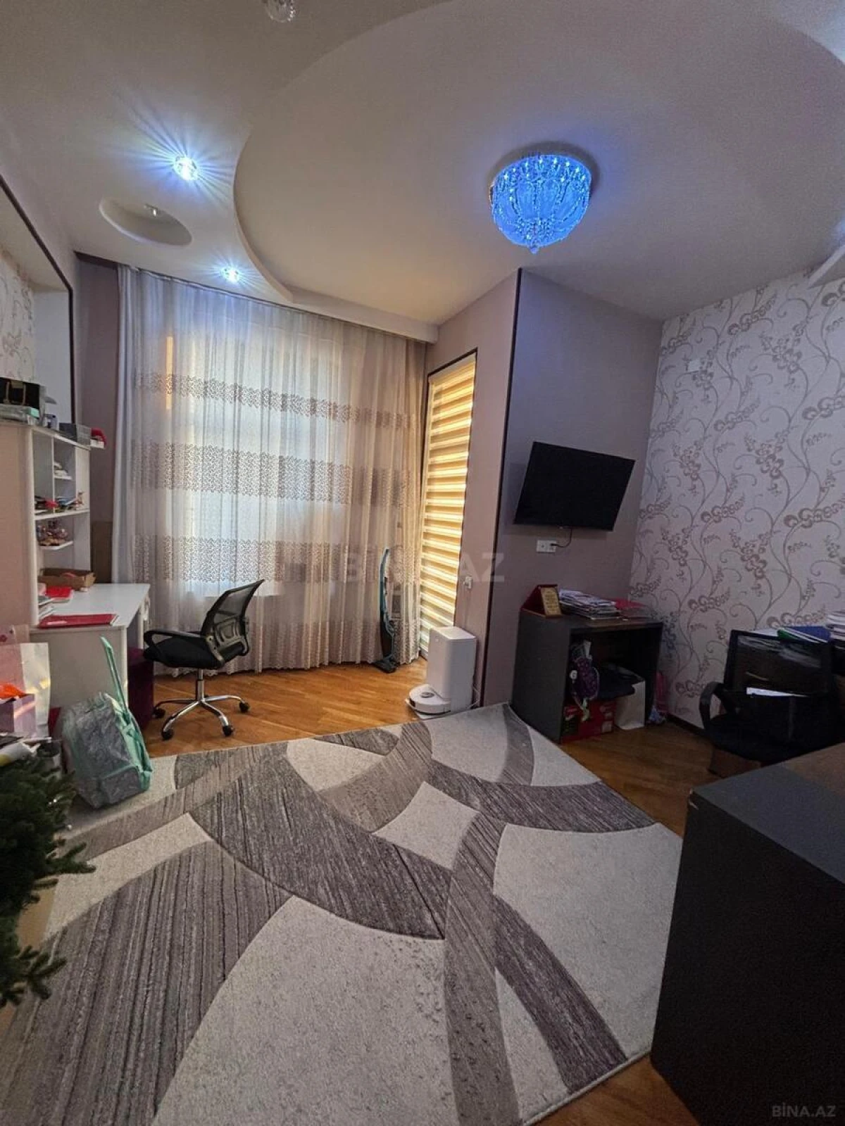 Satılır 4 otaqlı mənzil 145 m²