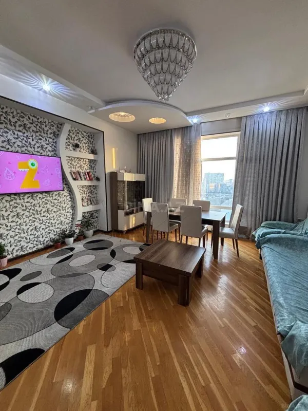 Satılır 4 otaqlı mənzil 145 m²