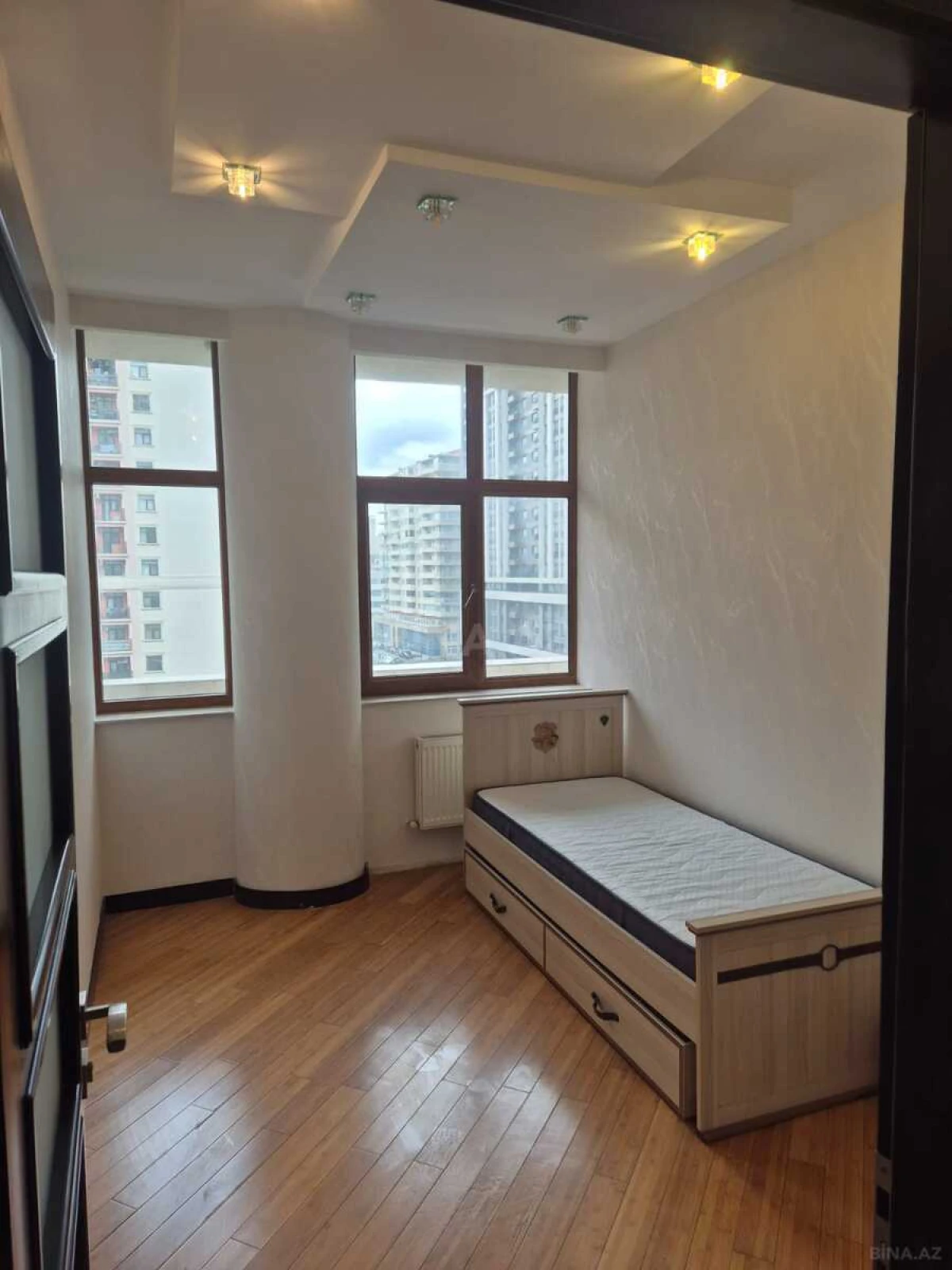 Kirayə verilir 3 otaqlı mənzil 120 m²