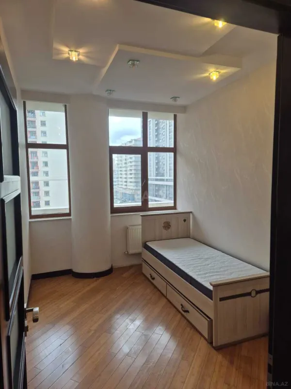 Kirayə verilir 3 otaqlı mənzil 120 m²
