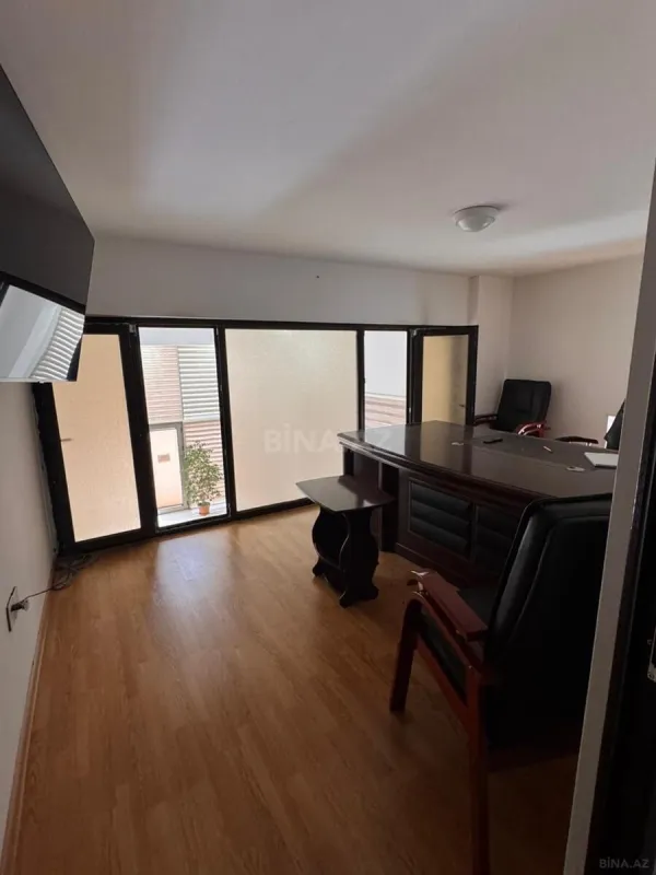 Kirayə verilir obyekt 105 m²