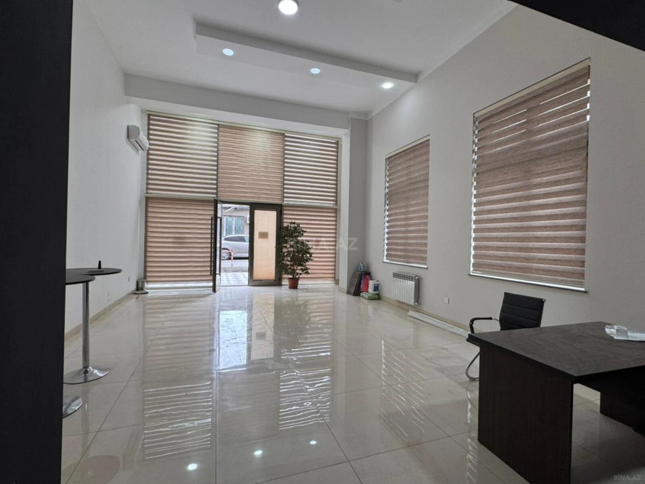 Kirayə verilir obyekt 105 m²