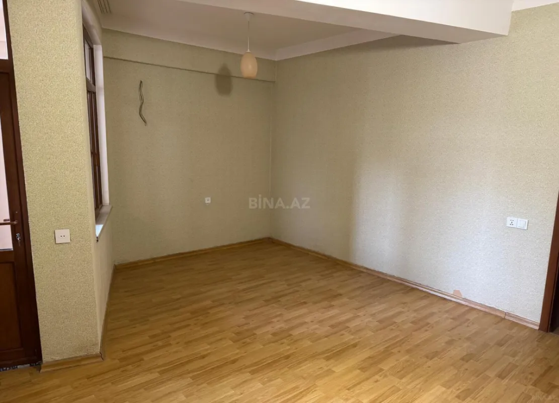 Satılır 3 otaqlı mənzil 125 m²