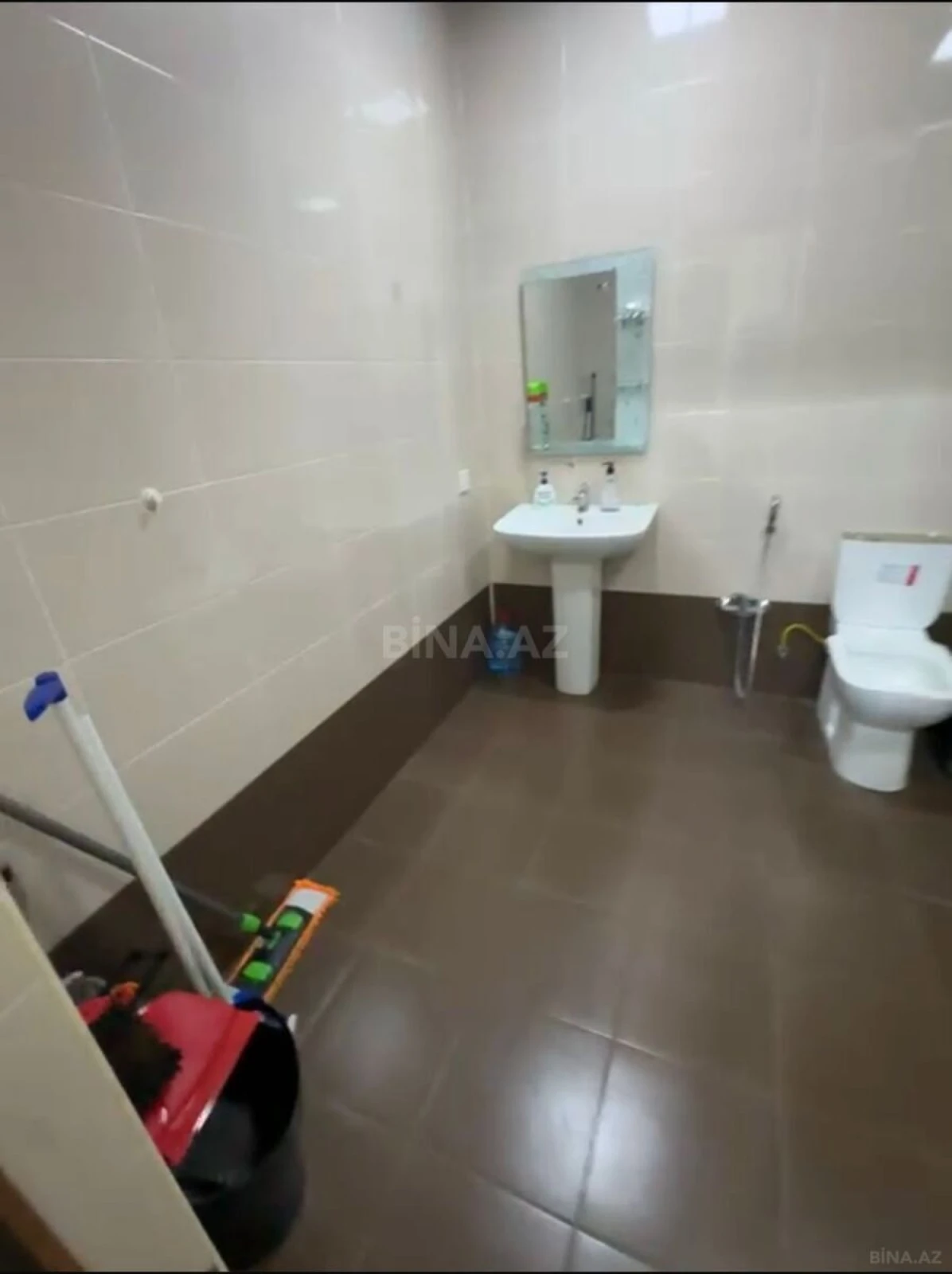 Kirayə verilir 2 otaqlı ofis 83 m²