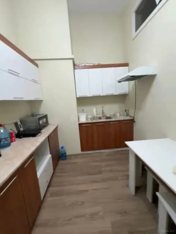 Kirayə verilir 2 otaqlı ofis 83 m²