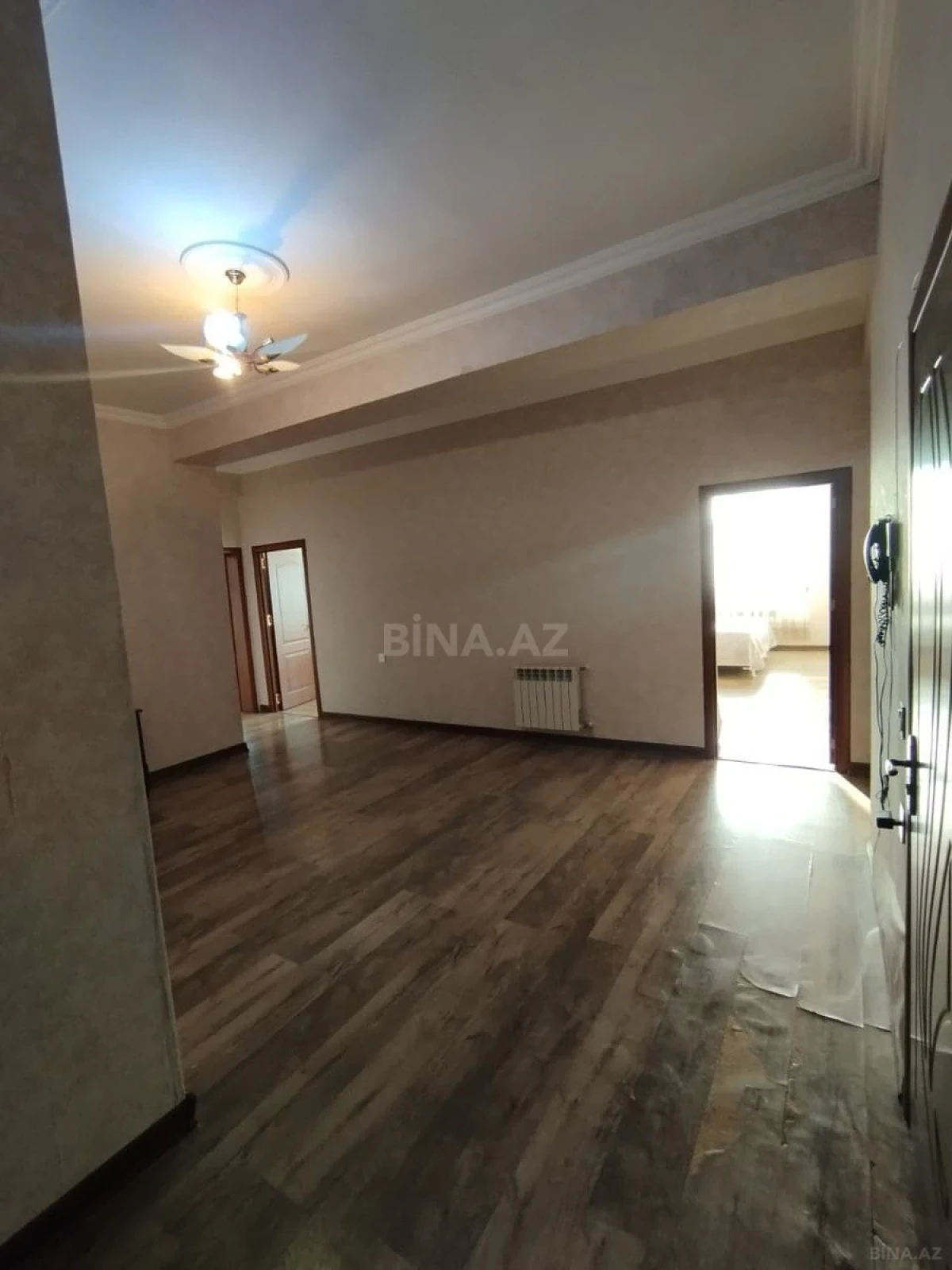 Kirayə verilir 2 otaqlı mənzil 92 m²