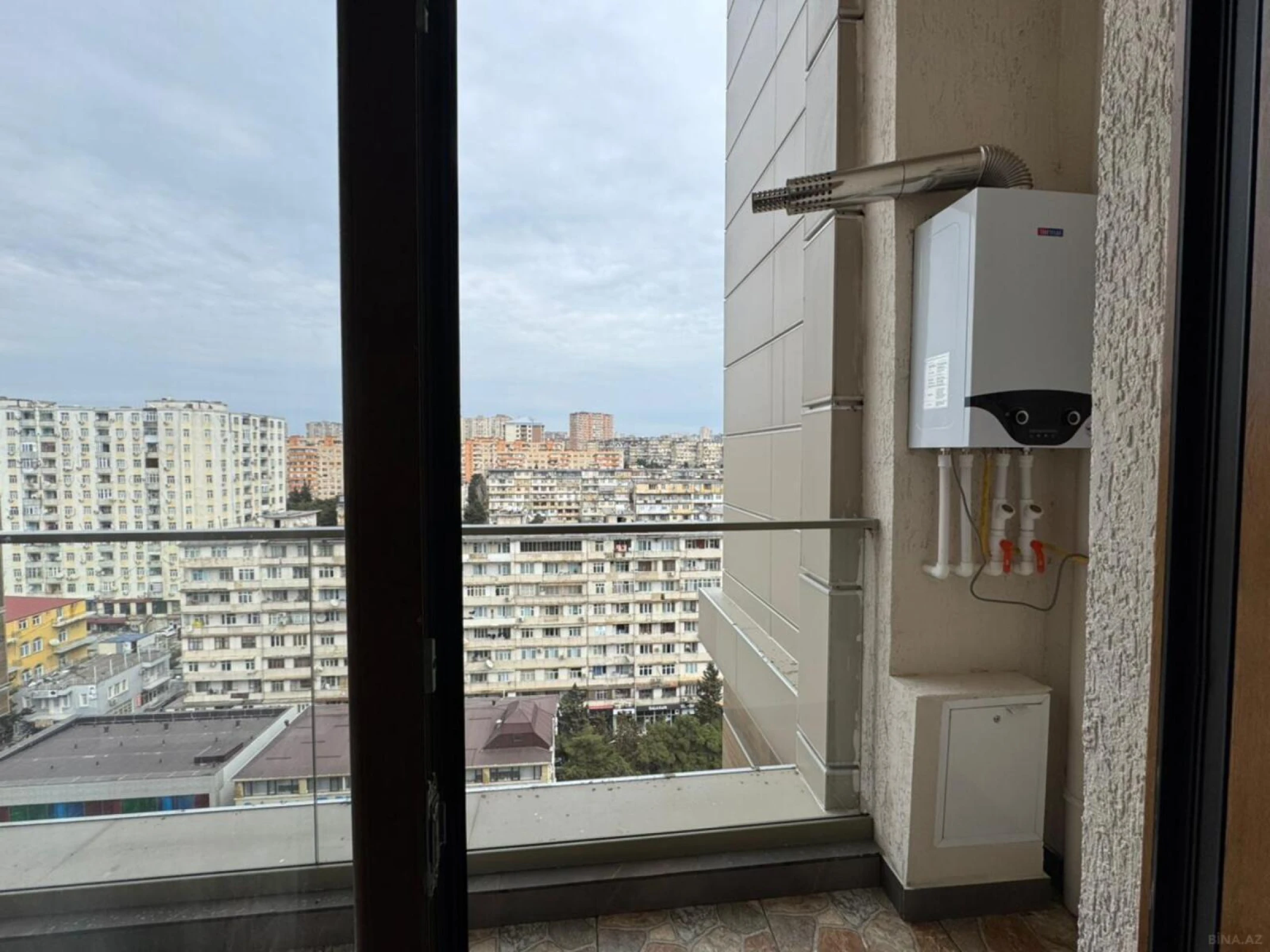 Satılır 3 otaqlı mənzil 106 m²