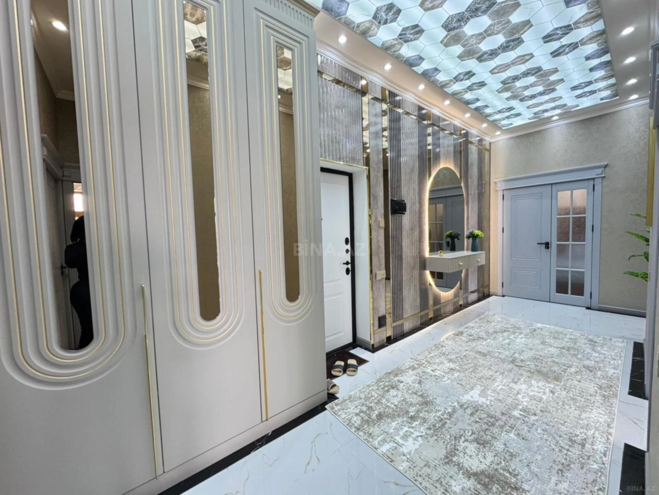 Satılır 3 otaqlı mənzil 106 m²