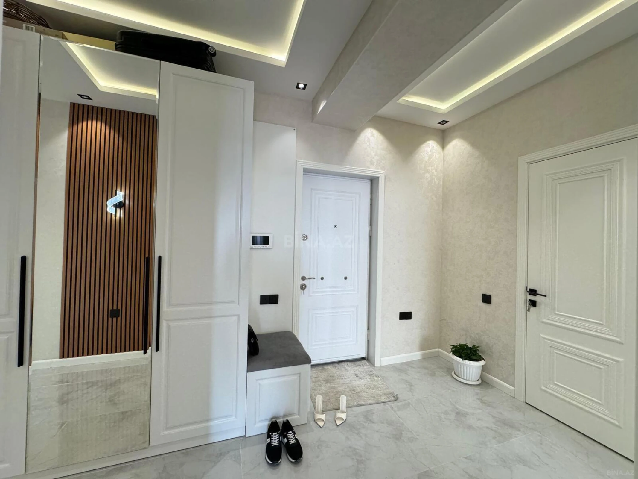 Satılır 3 otaqlı mənzil 97 m²