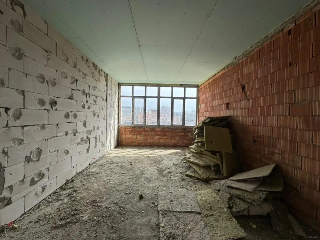 Satılır 2 otaqlı mənzil 83 m²