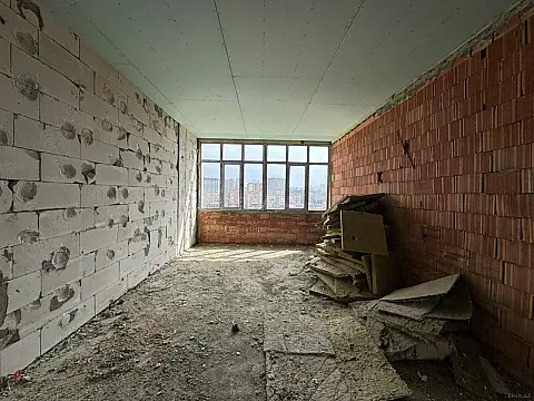 Satılır 2 otaqlı mənzil 83 m²