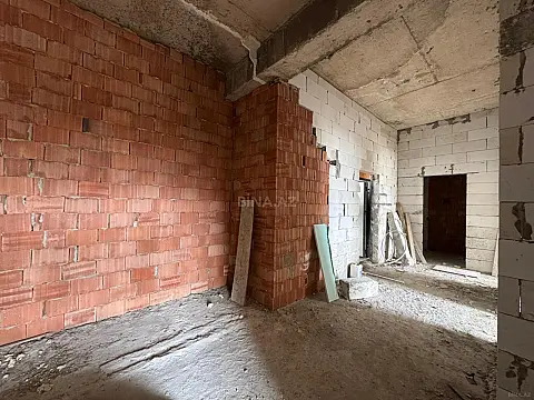 Satılır 2 otaqlı mənzil 83 m²