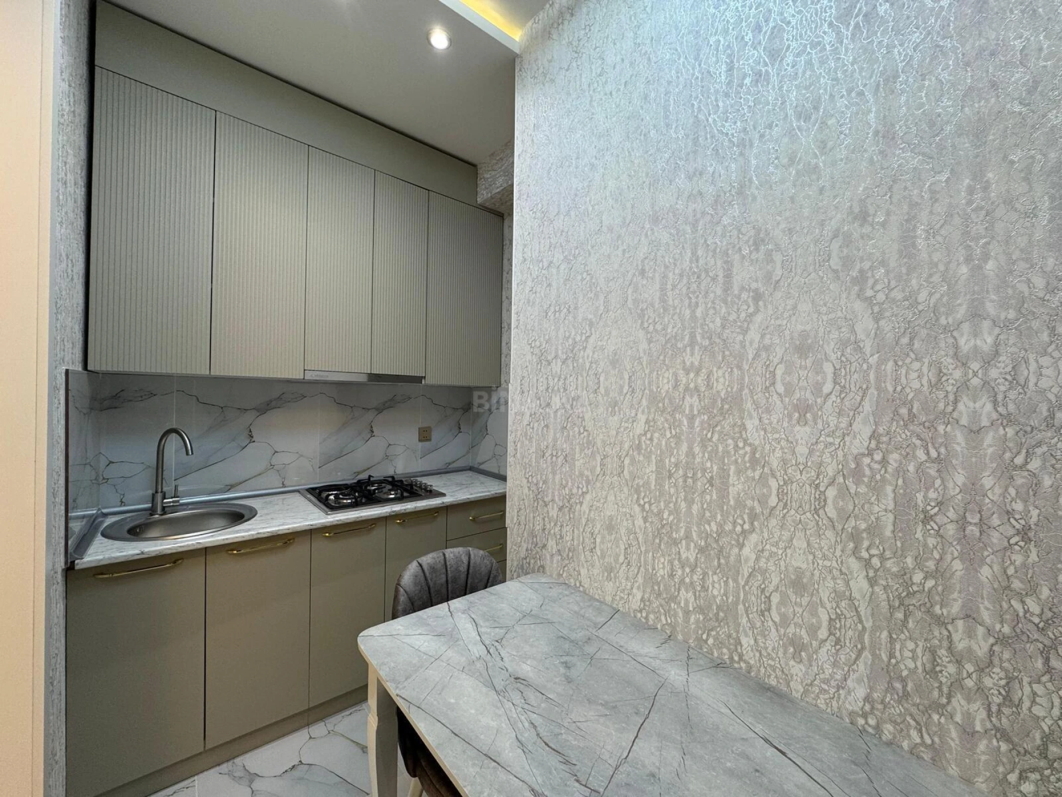 Satılır 2 otaqlı mənzil 90 m²