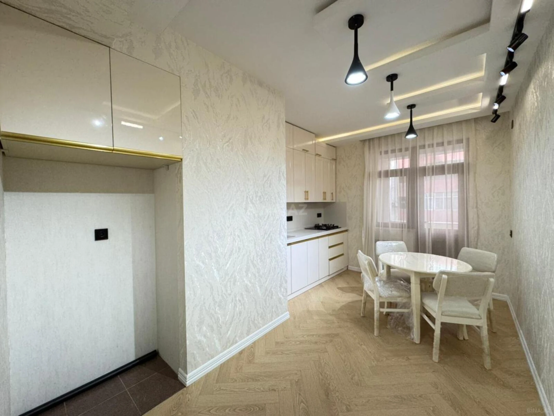 Satılır 2 otaqlı mənzil 90 m²