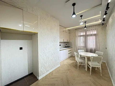Satılır 2 otaqlı mənzil 90 m²