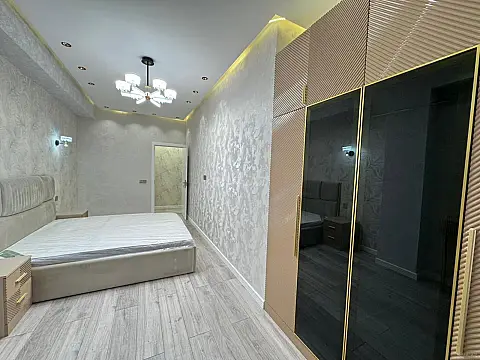 Satılır 2 otaqlı mənzil 78 m²