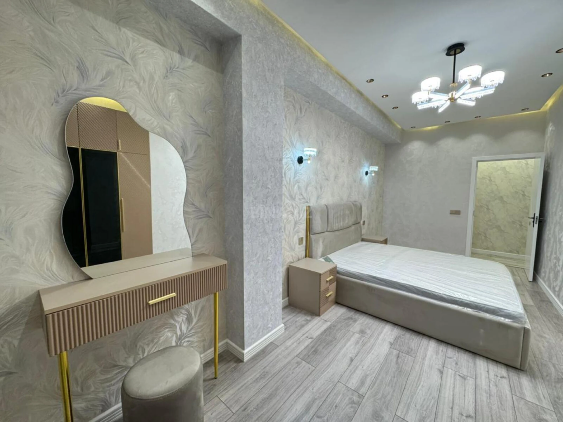 Satılır 2 otaqlı mənzil 78 m²