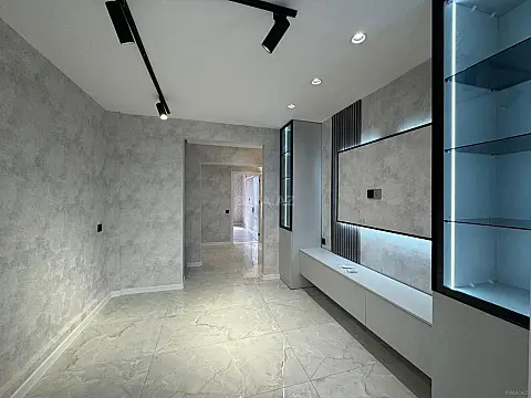 Satılır 4 otaqlı mənzil 75 m²