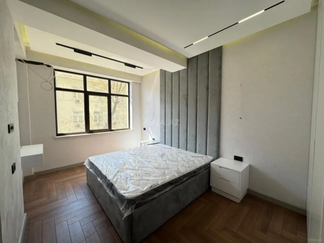Satılır 4 otaqlı mənzil 141 m²