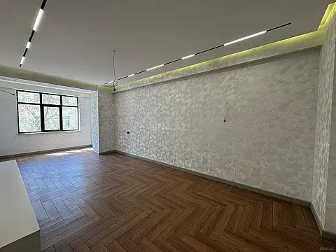 Satılır 4 otaqlı mənzil 141 m²