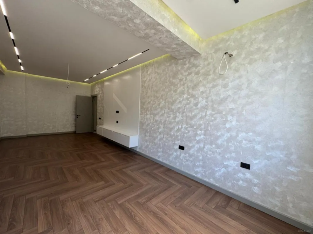 Satılır 4 otaqlı mənzil 141 m²