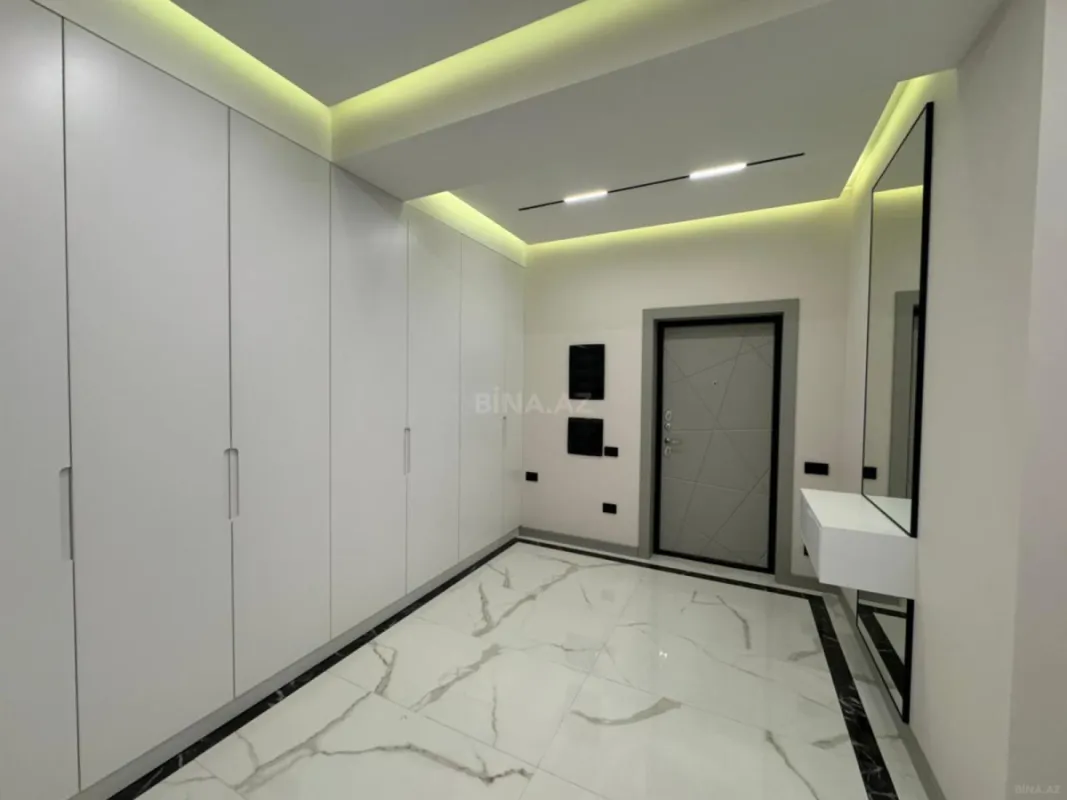 Satılır 4 otaqlı mənzil 141 m²