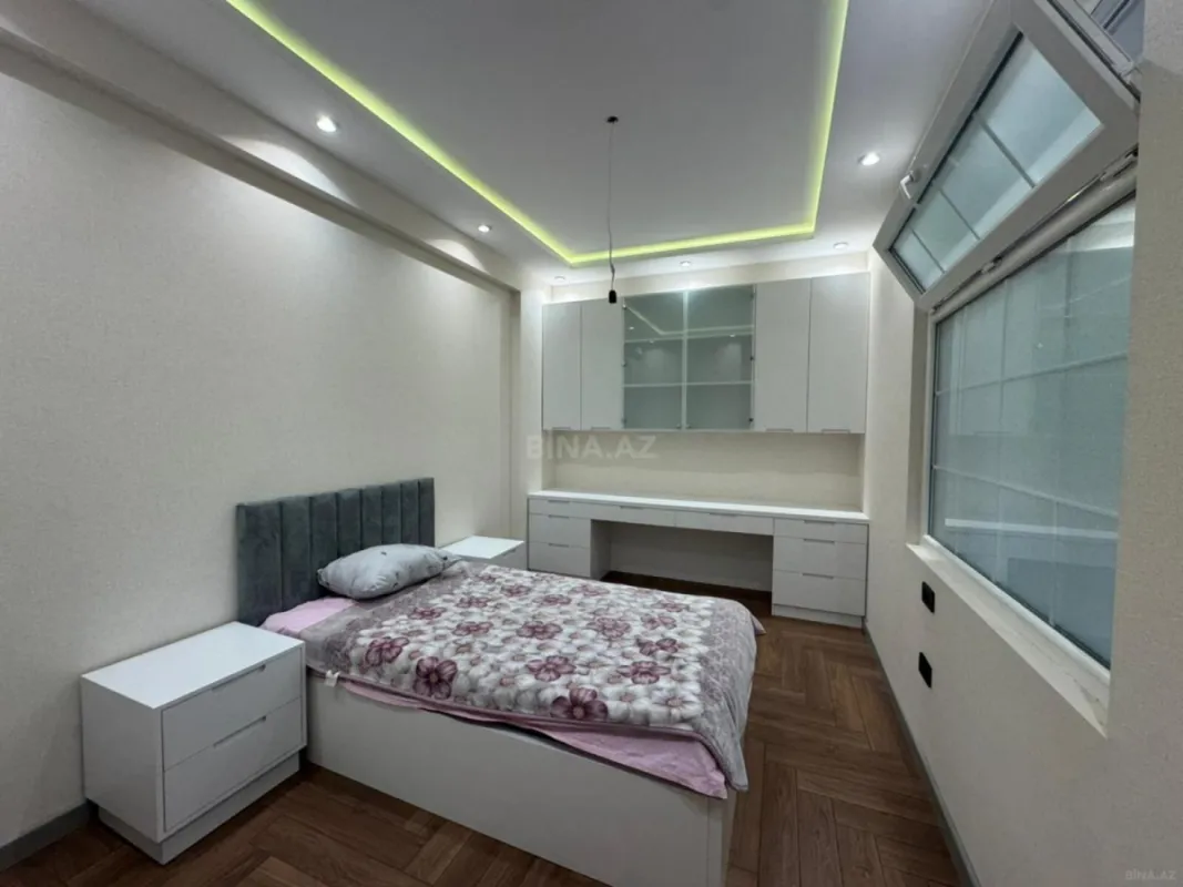 Satılır 4 otaqlı mənzil 141 m²