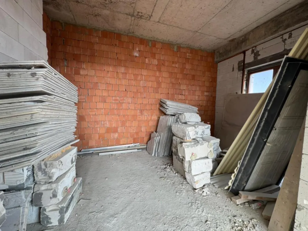 Satılır 3 otaqlı mənzil 147 m²