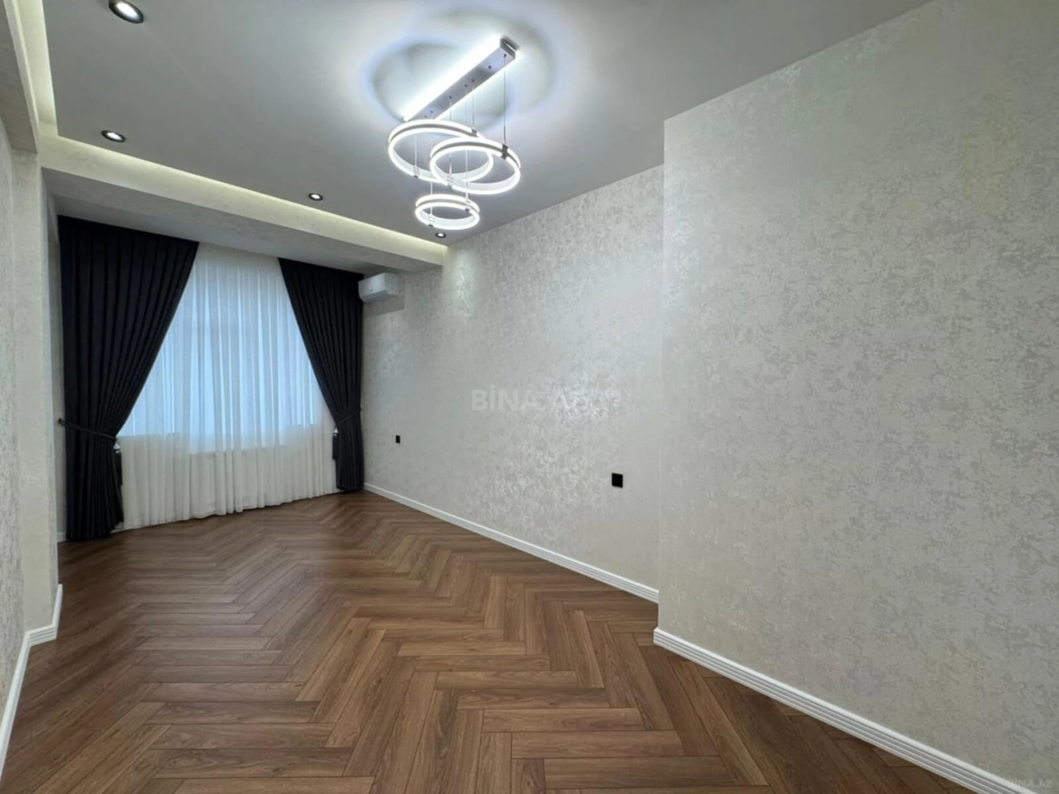 Satılır 3 otaqlı mənzil 105 m²