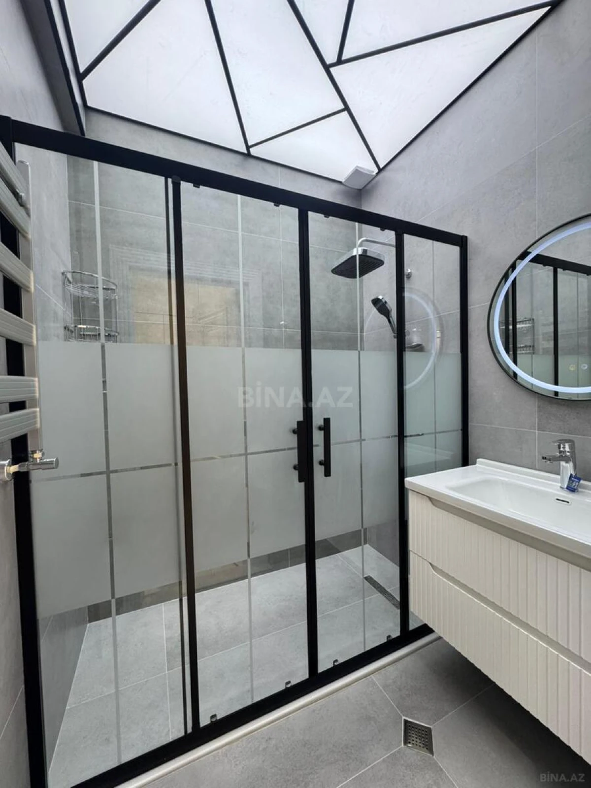 Satılır 3 otaqlı mənzil 105 m²