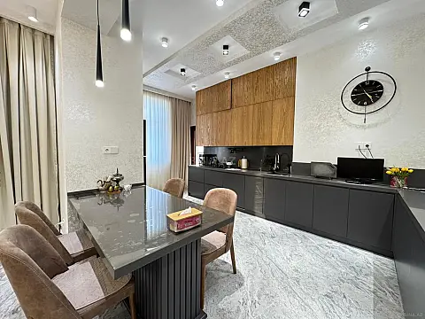 Satılır 3 otaqlı mənzil 153 m²
