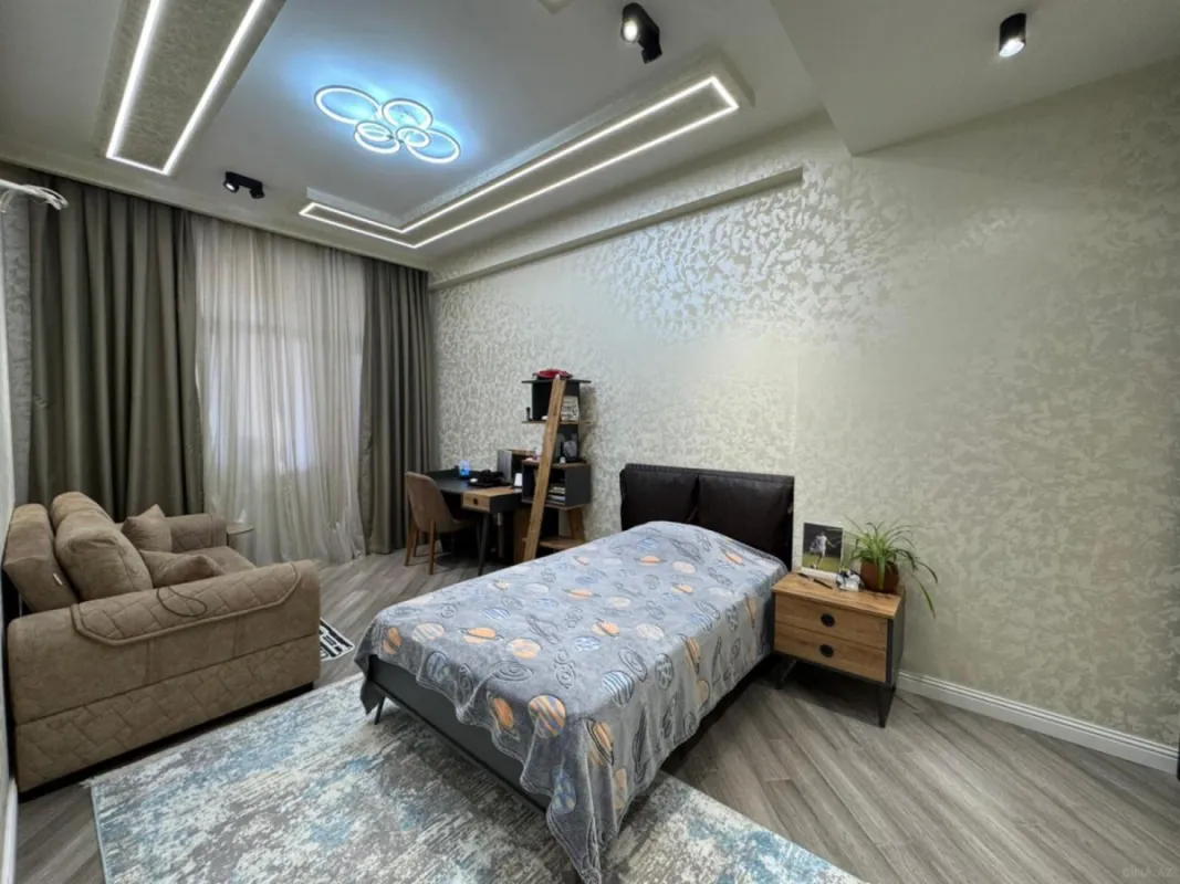 Satılır 3 otaqlı mənzil 153 m²