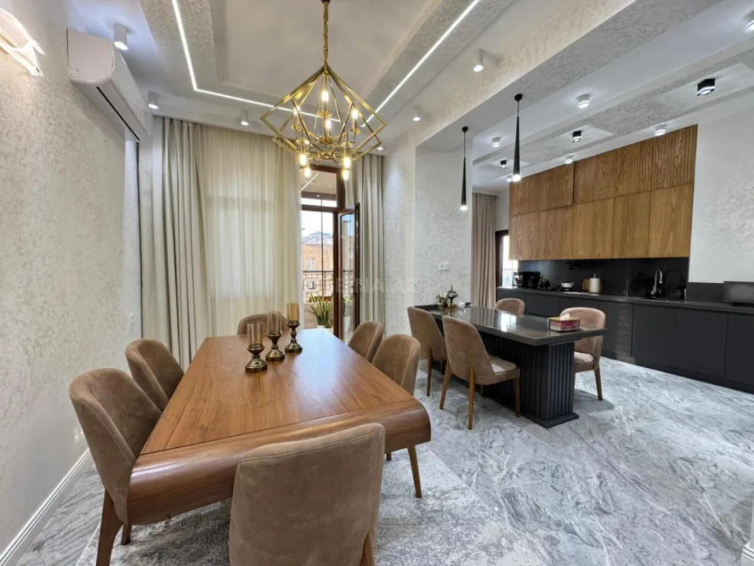 Satılır 3 otaqlı mənzil 153 m²