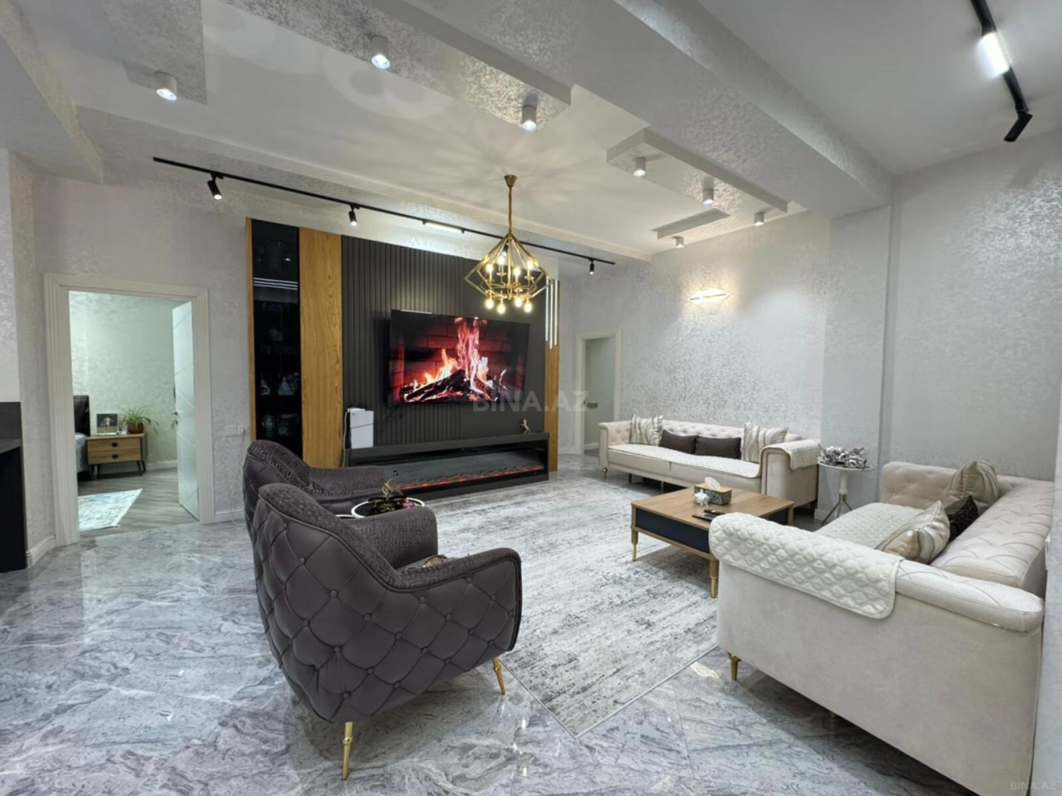 Satılır 3 otaqlı mənzil 153 m²