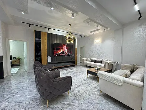 Satılır 3 otaqlı mənzil 153 m²