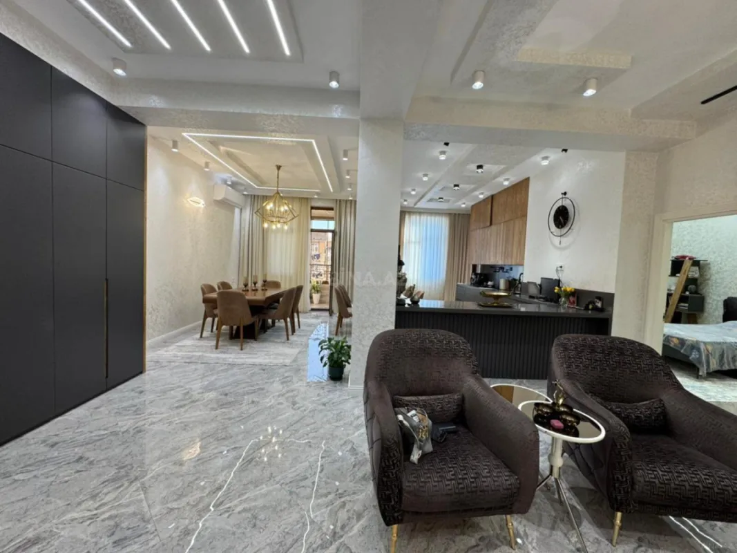 Satılır 3 otaqlı mənzil 153 m²